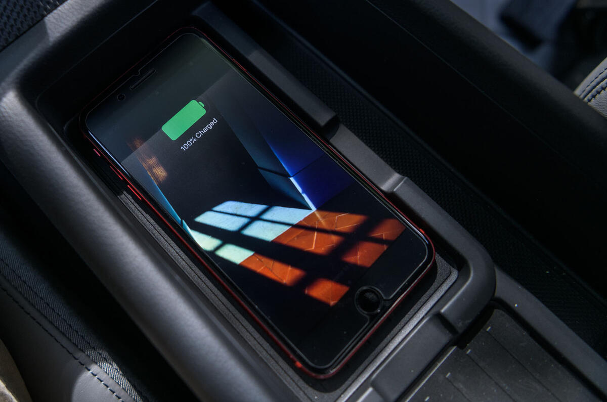 Audi S4 TDI 2019 road test review - smartphone charging