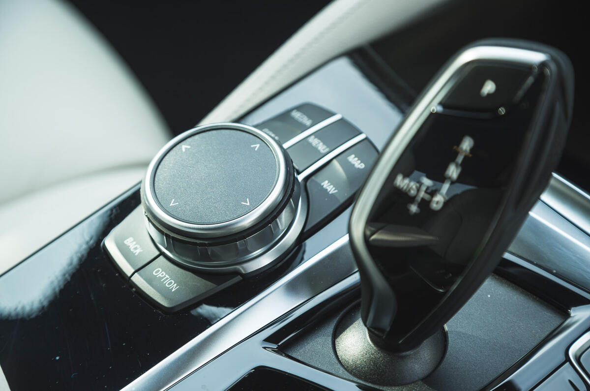 21 BMW 545e 2021 road test review rotary controller