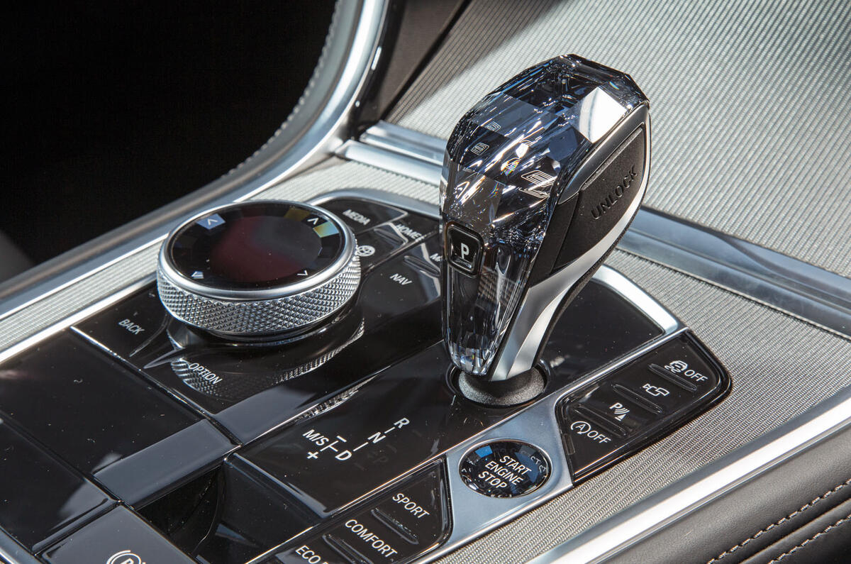 BMW 8 Series Coupé 2019 road test review - gearstick