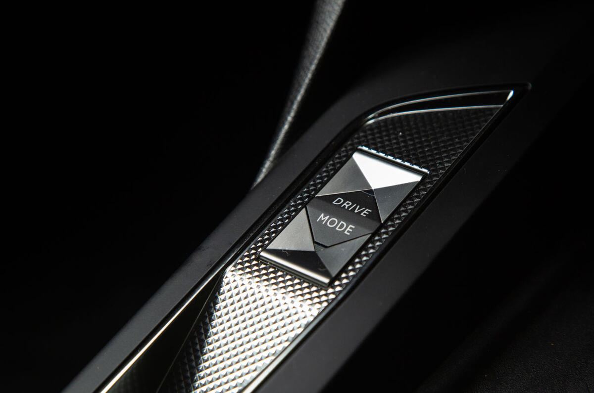 DS 3 Crossback 2019 road test review - drive modes 