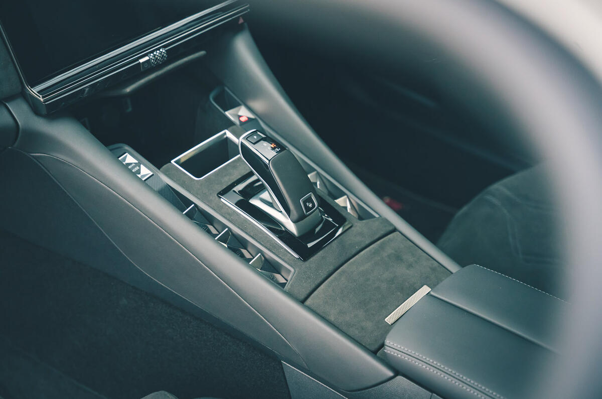 21 DS 9 2022 road test review centre console