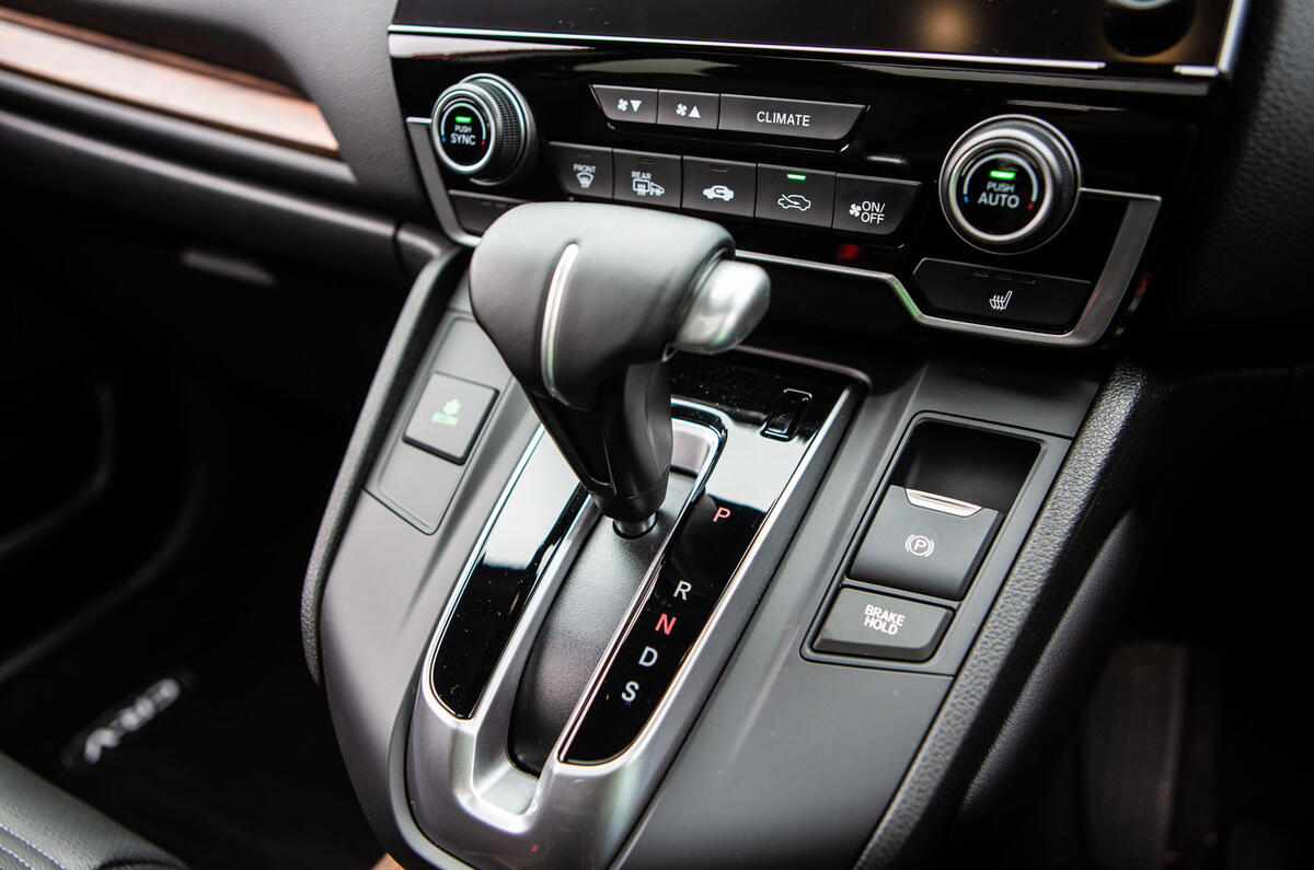 Honda CR-V 2018 road test review - centre console