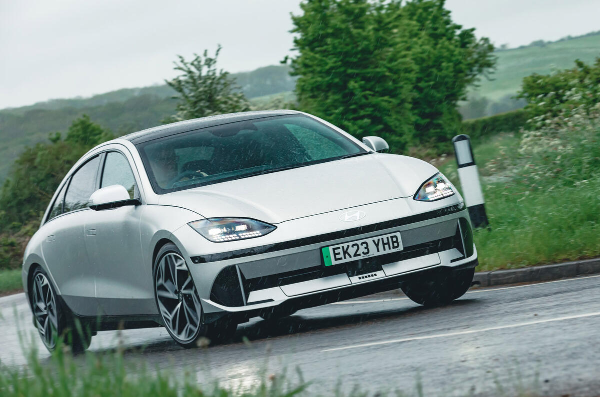 21 Hyundai Ioniq 6 RT 2023 front cornering