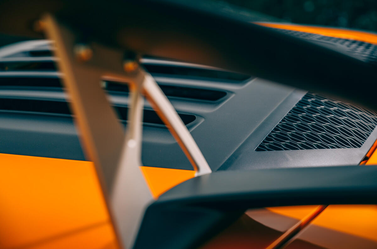 21 Lotus Exige Spot 390 Final 2021 RT engine cover