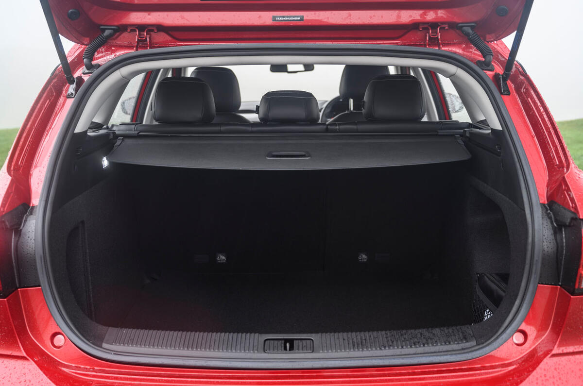 MG 5 SW EV 2020 Road test review - boot