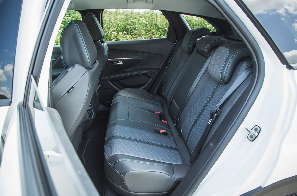21 Peugeot 3008 2021 RT rear seats 21 Peugeot 3008 2021 RT rear seats