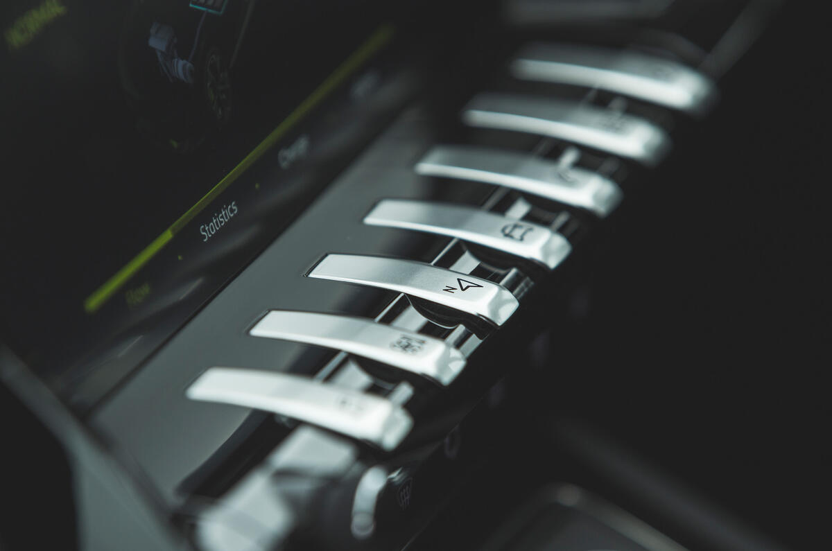 21 Peugeot 508 PSE SW 2021 RT piano keys