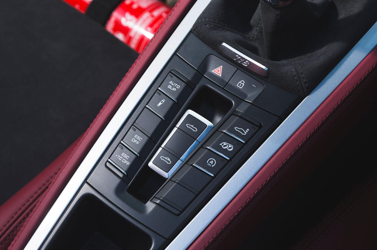 Porsche 718 Spyder 2020 road test review - buttons