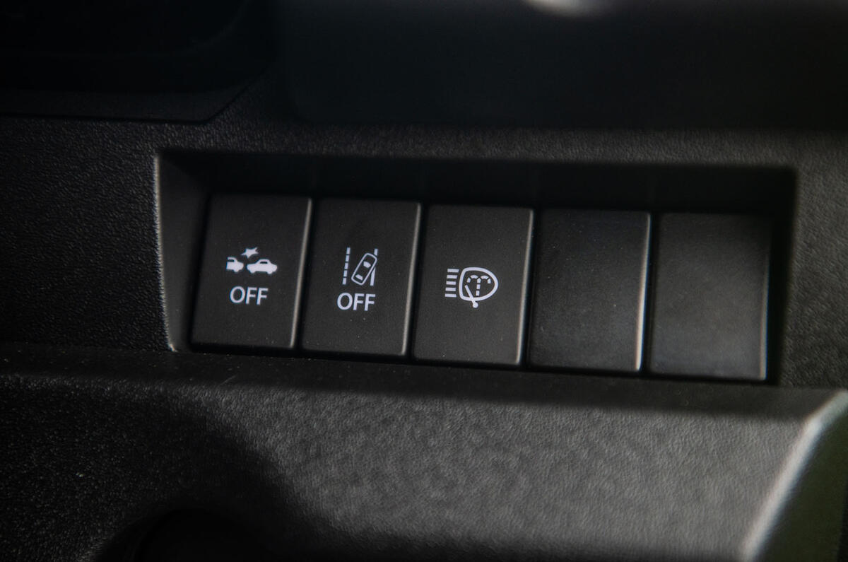 Suzuki Jimny 2018 : essai routier - commandes de sécurité