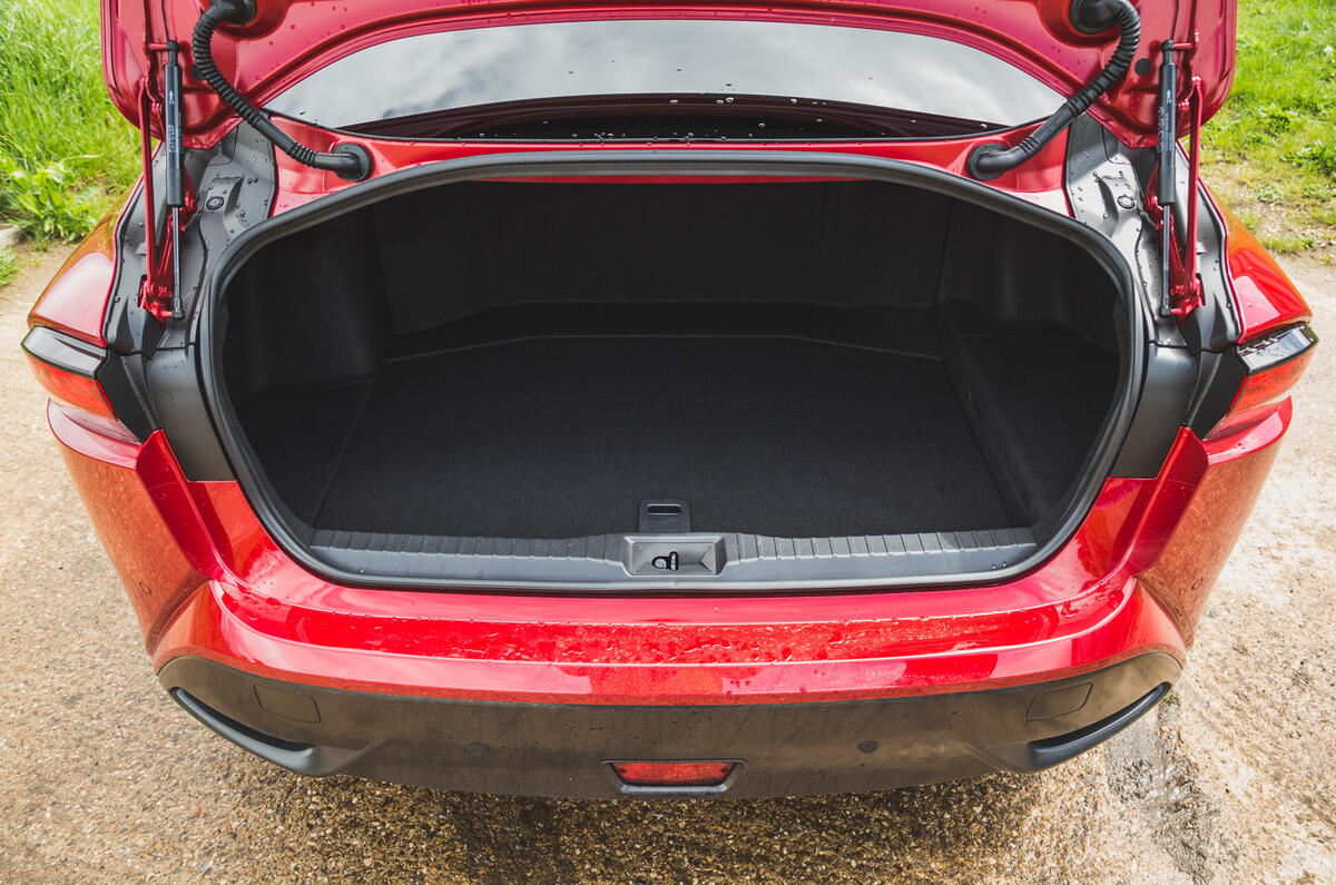 21 Toyota Mirai 2021 RT boot