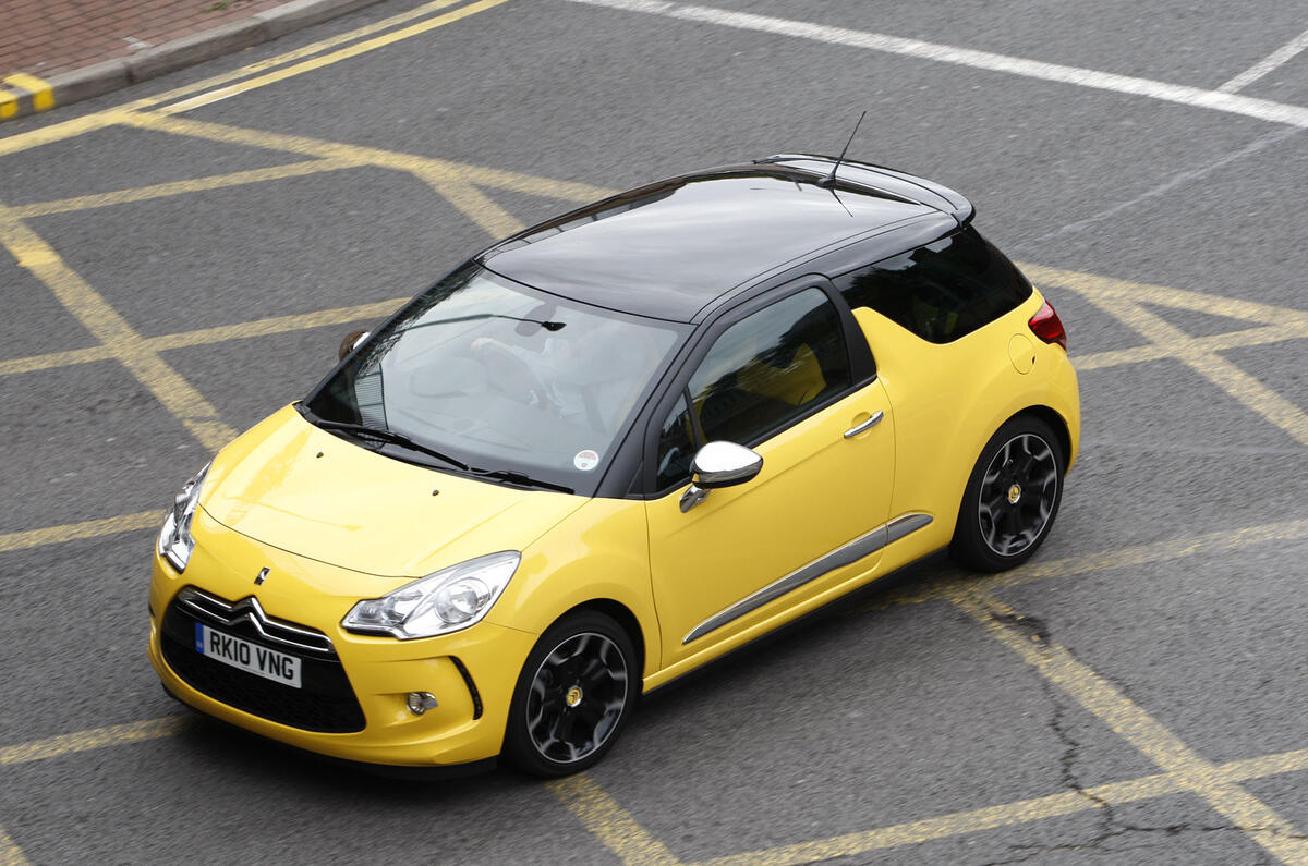 Nissan Leaf wins COTY 2011