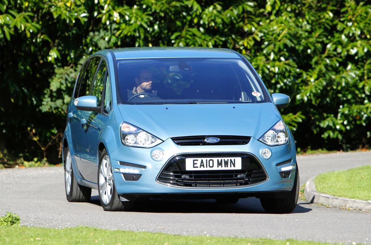 Nissan Leaf wins COTY 2011