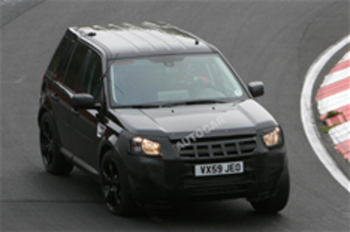 Range Rover LRX spied
