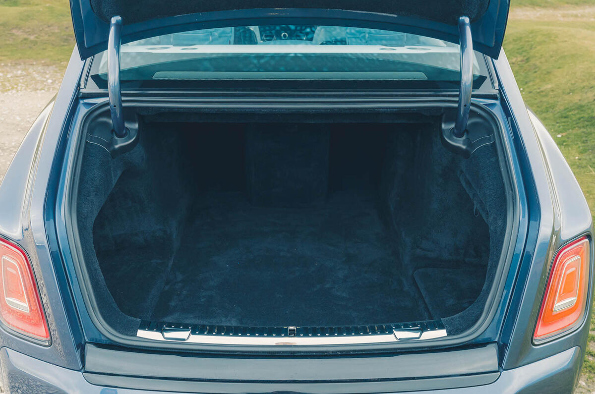 21 Rolls Royce Phantom S2 boot