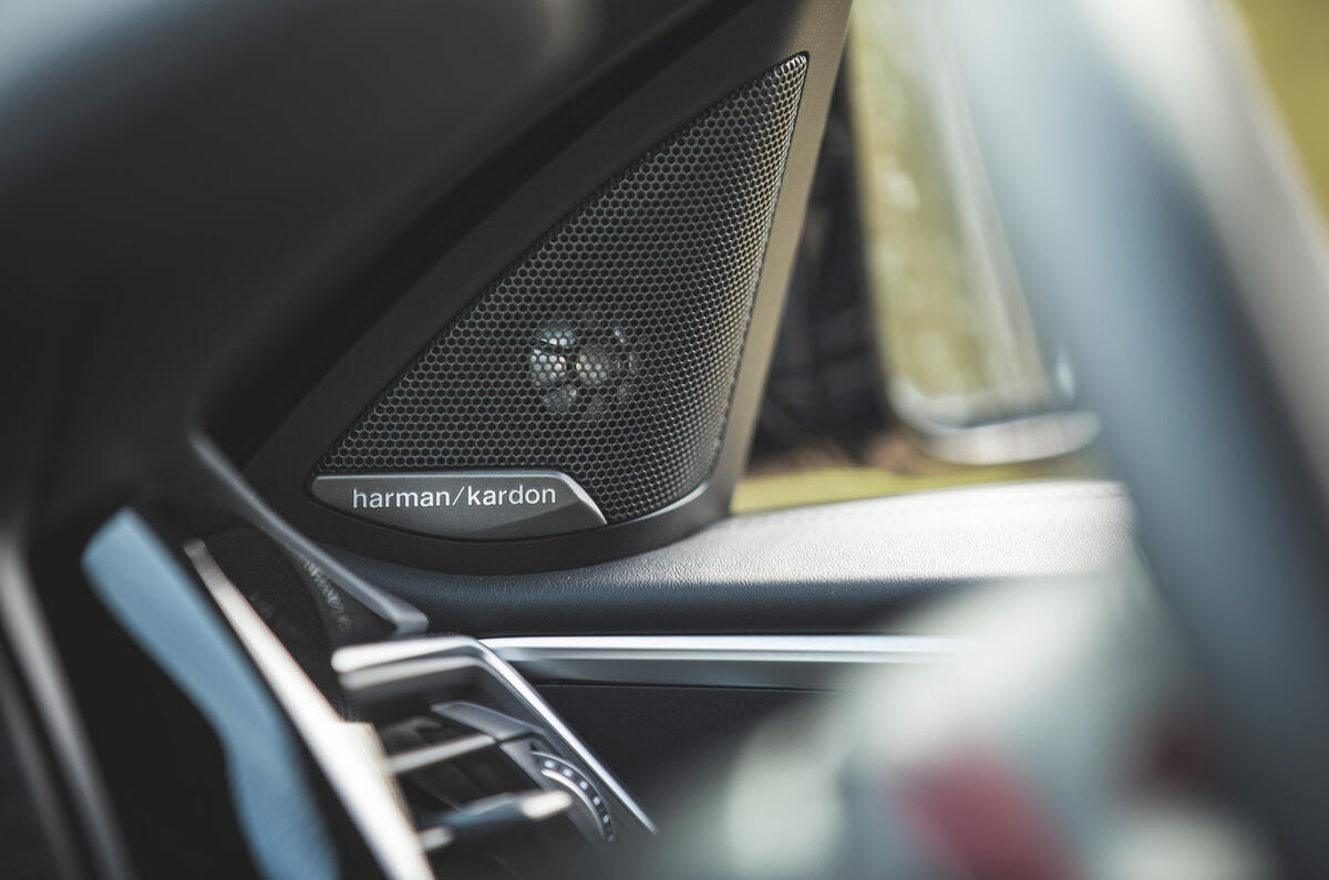 22 BMW M4 Competition 2021 RT speakers