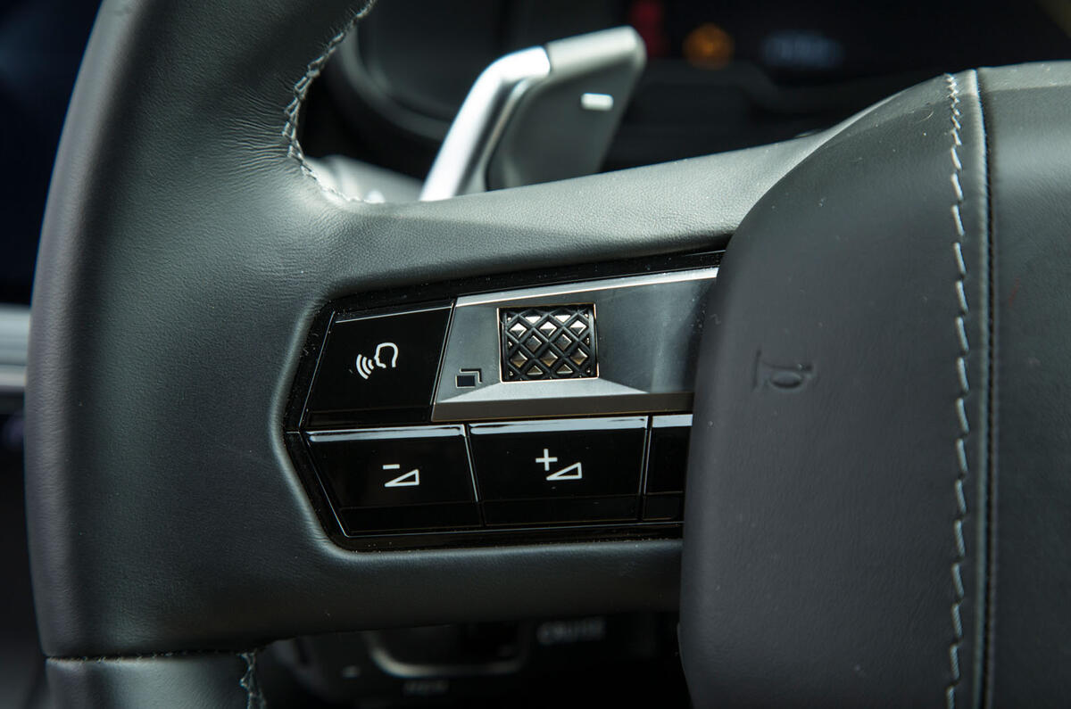 DS 7 Crossback 2018 road test review steering wheel buttons
