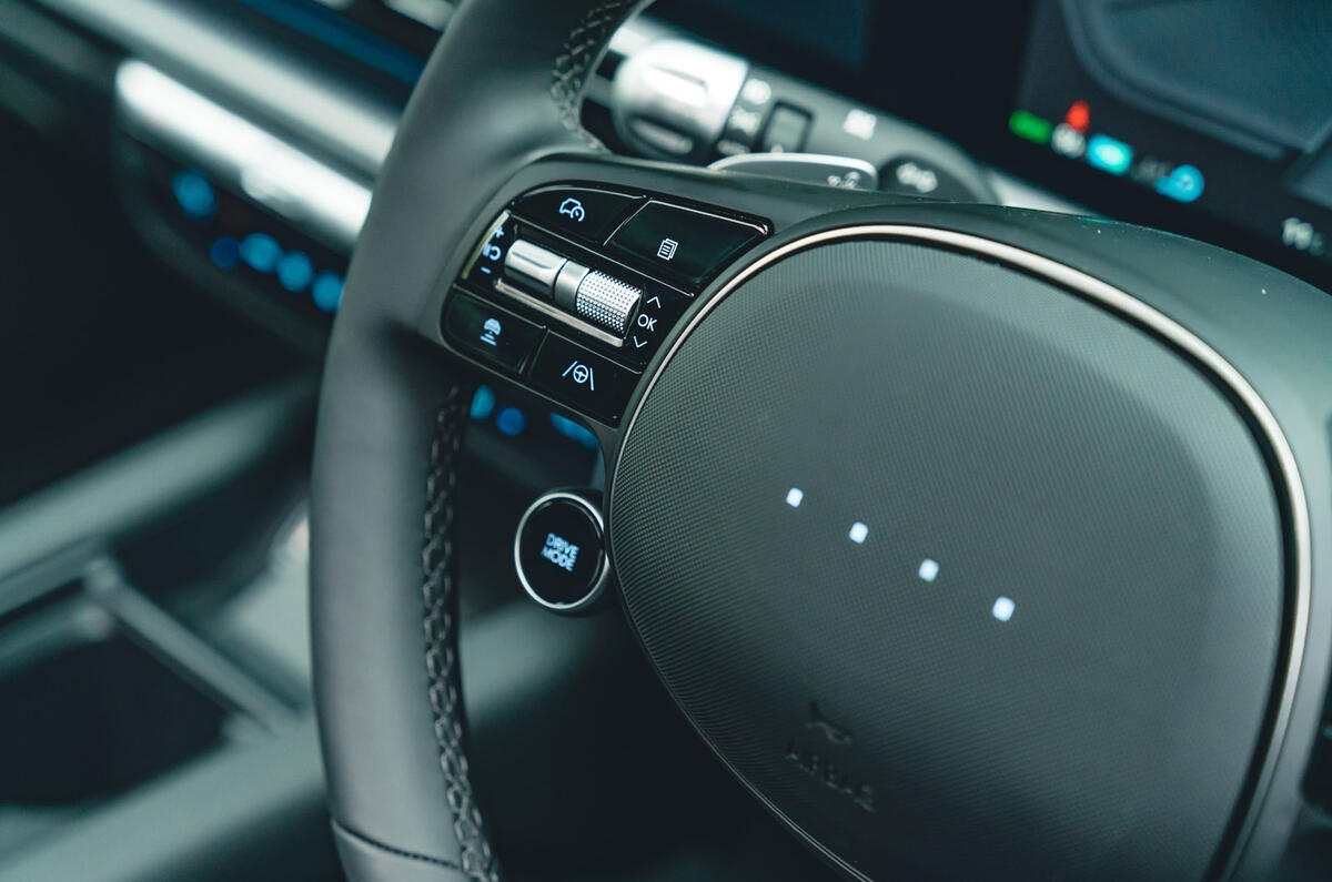 22 Hyundai Ioniq 6 RT 2023 assisted driving