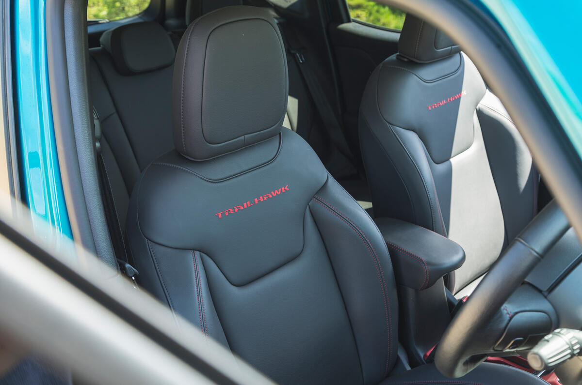 22 Jeep Renegade 4xe 2021 RT front seats