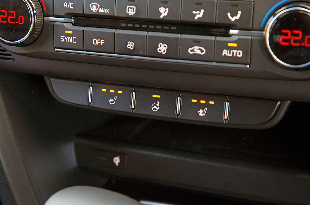 Kia Proceed GT-Line 2019 road test review - climate controls