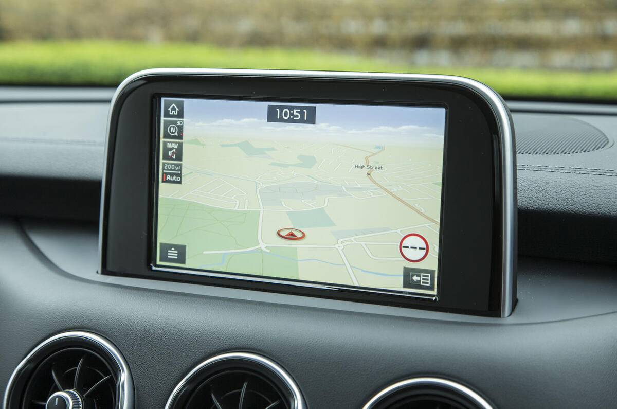 Kia Stinger GT line 2018 review infotainment map