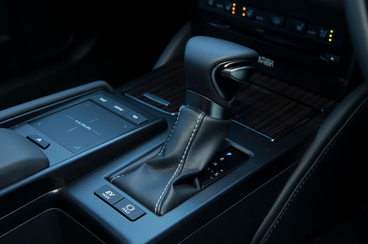 Lexus ES 2019 road test review - gearstick