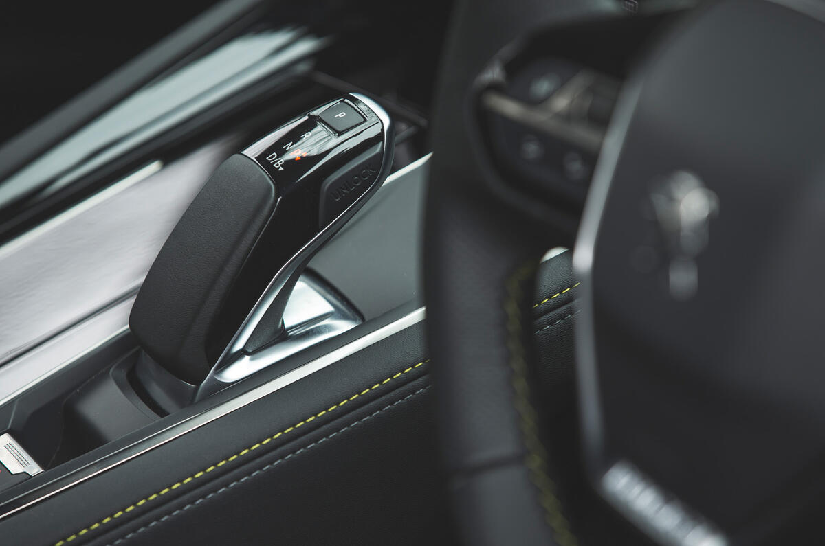 22 Peugeot 508 PSE SW 2021 RT gearstick