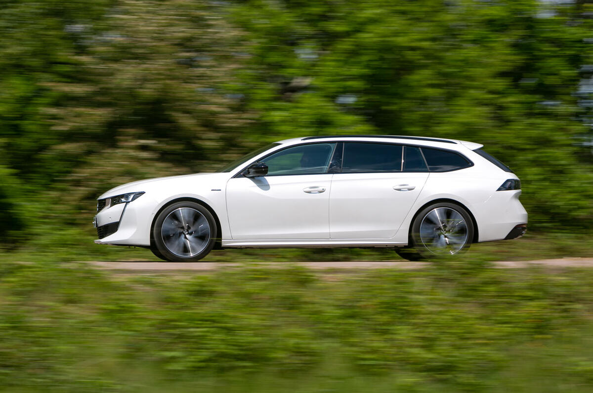 Peugeot 508 SW 2019 review - on the road side