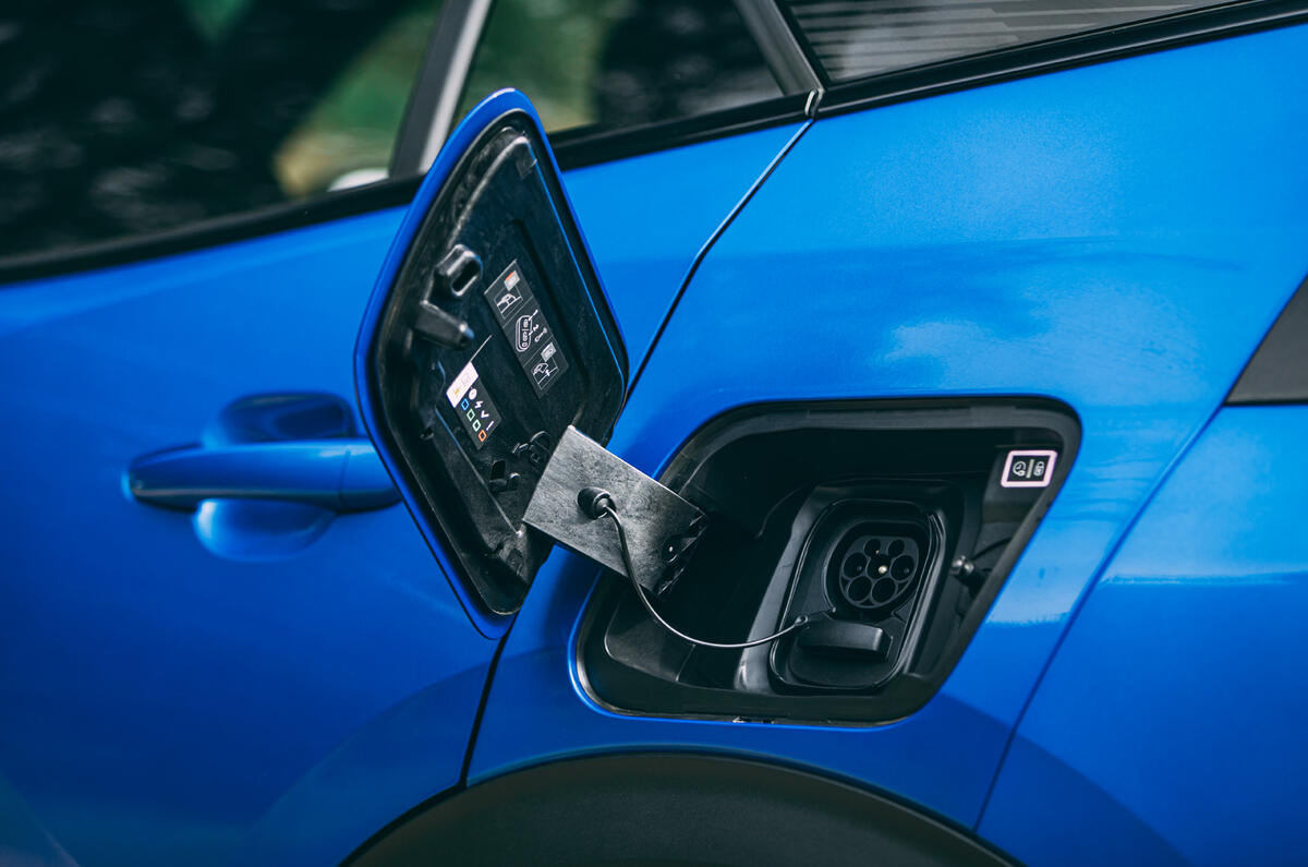 Peugeot e-2008 2020 road test review - charging port