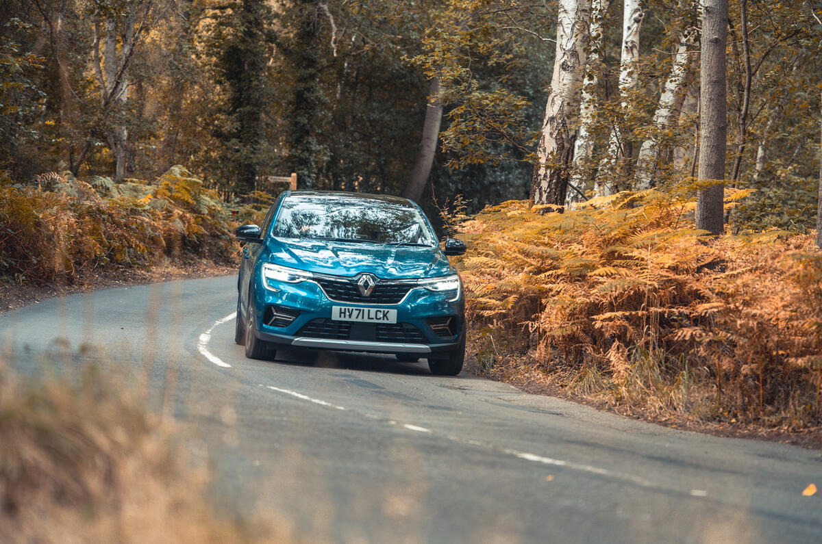 22 Renault Arkana 2021 road test review on road front 22 Renault Arkana 2021 road test review on road front