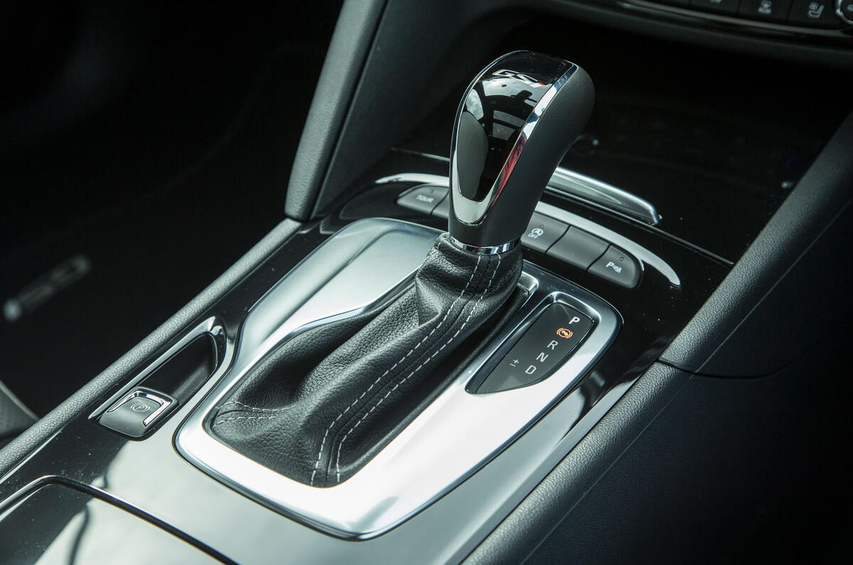 Vauxhall Insignia Sports Tourer GSI review gear stick