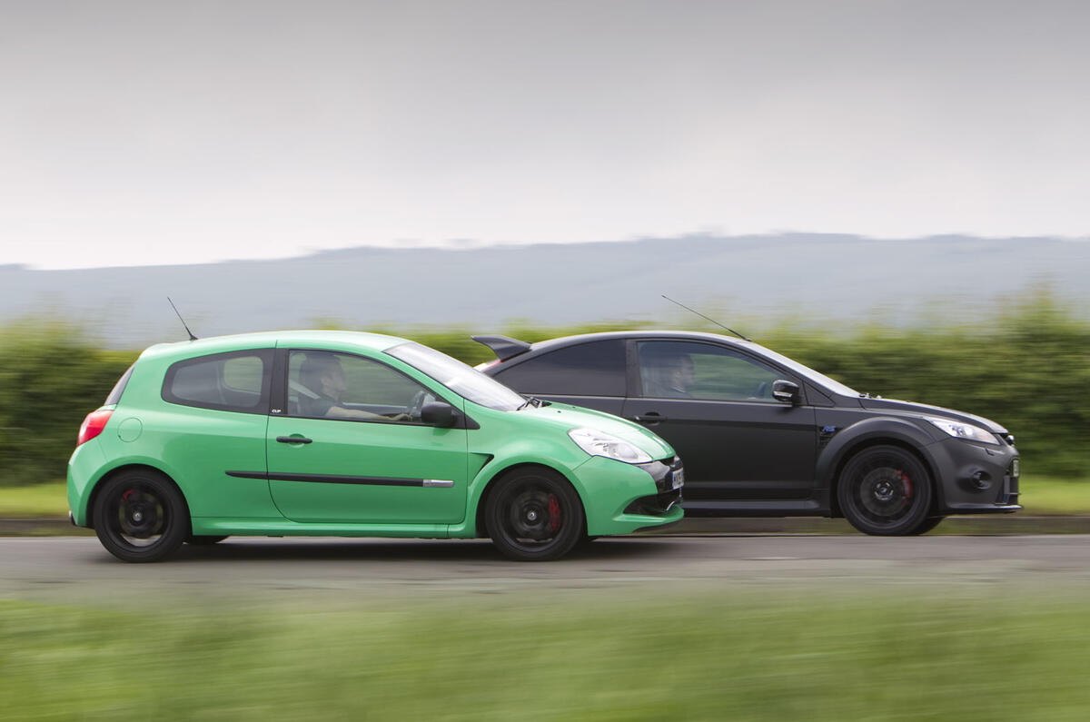 Video: Focus RS500 v Clio Cup