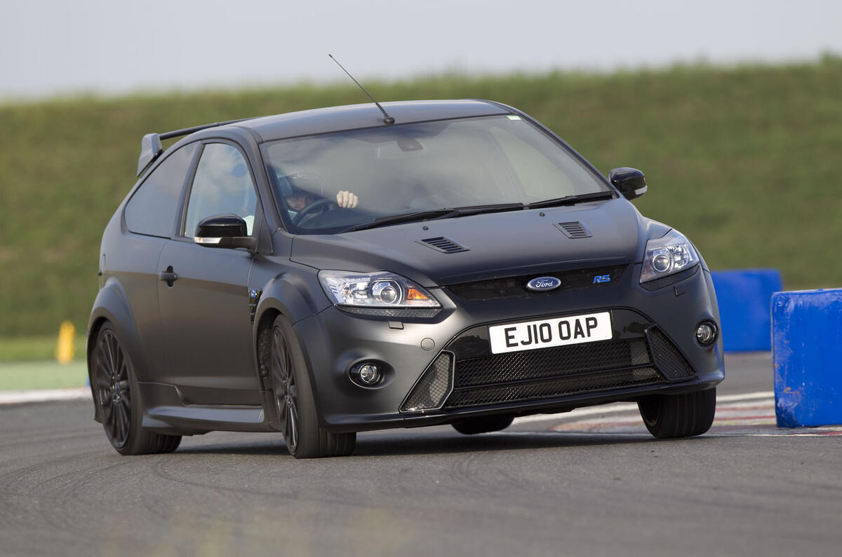 no title Video: Focus RS500 v Clio Cup