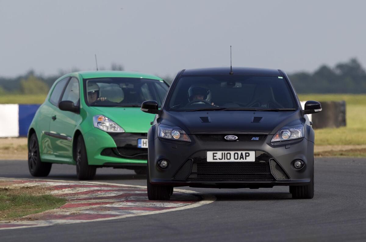 no title Video: Focus RS500 v Clio Cup
