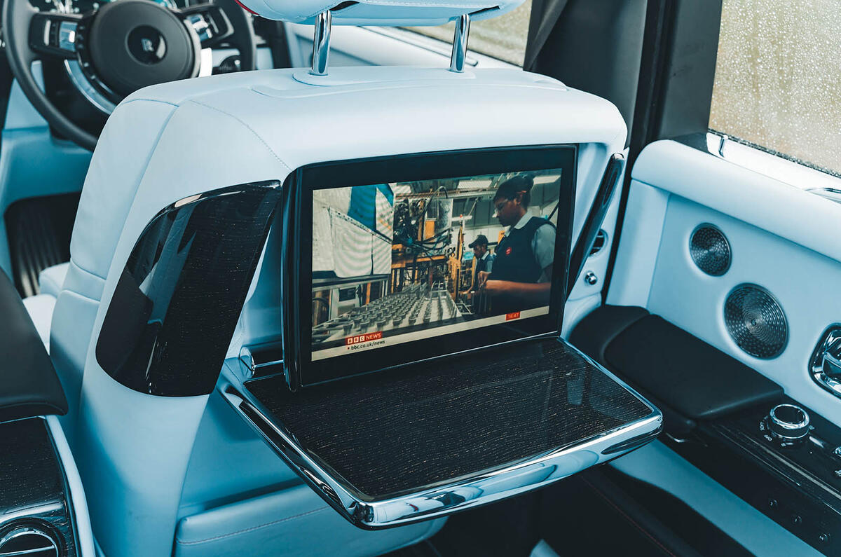 22 Rolls Royce Phantom S2 rear screen