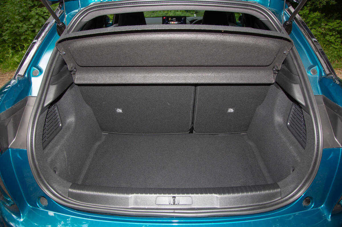DS 3 Crossback 2019 road test review - boot