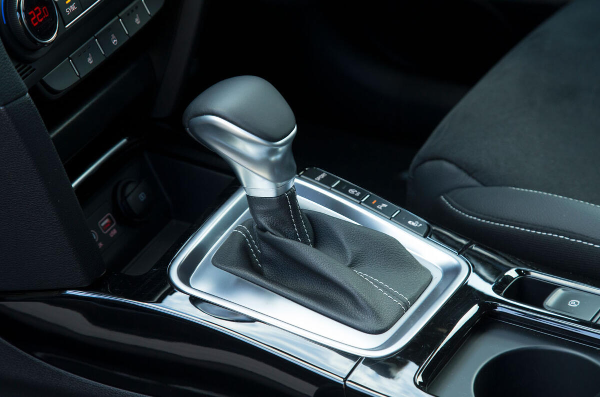 Kia Proceed GT-Line 2019 road test review - gearstick