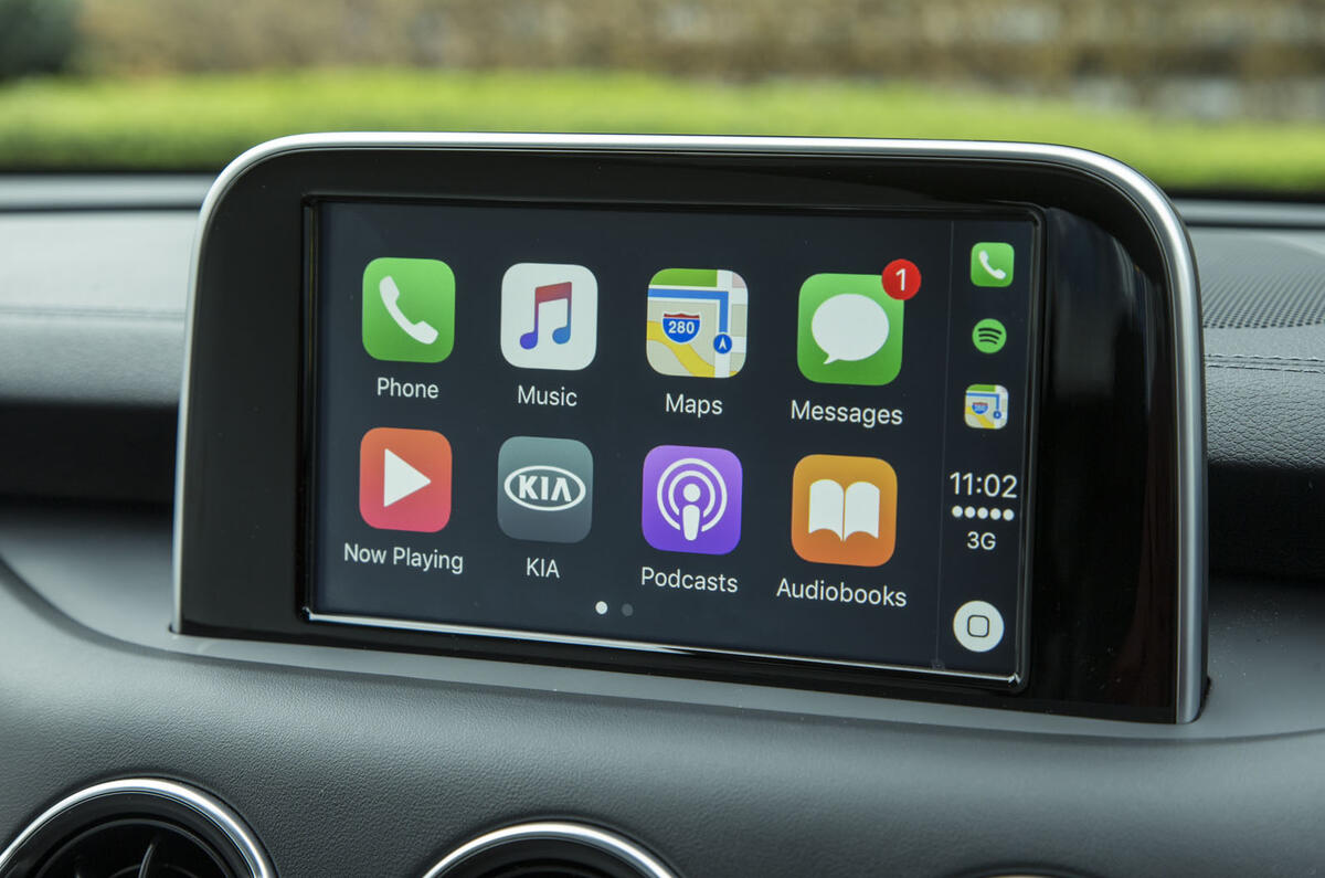 Kia Stinger GT line 2018 review infotainment CarPlay