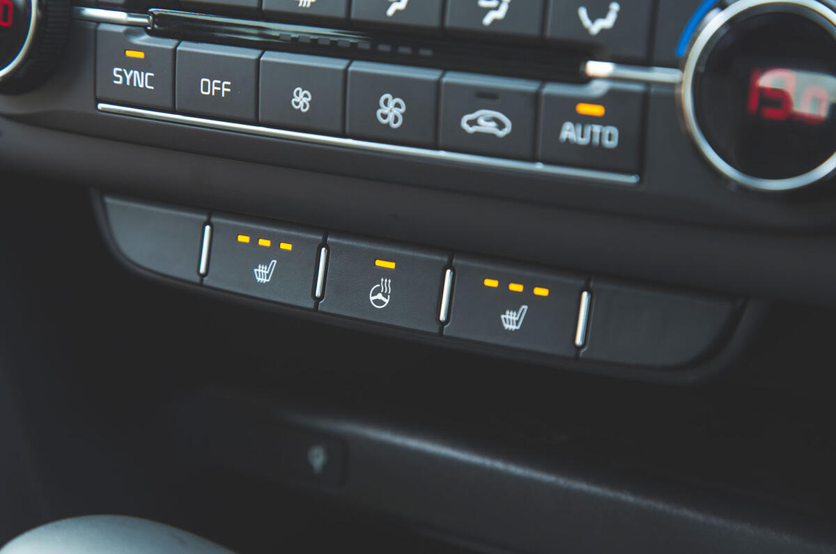 Kia Xceed 2019 road test review - heated seats