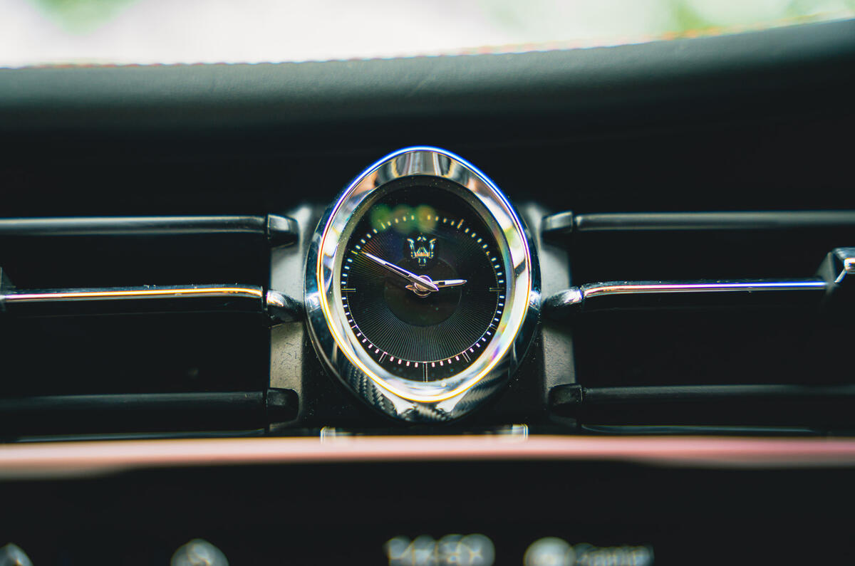 23 Maserati Quattroporte trofeo 2021 RT clock