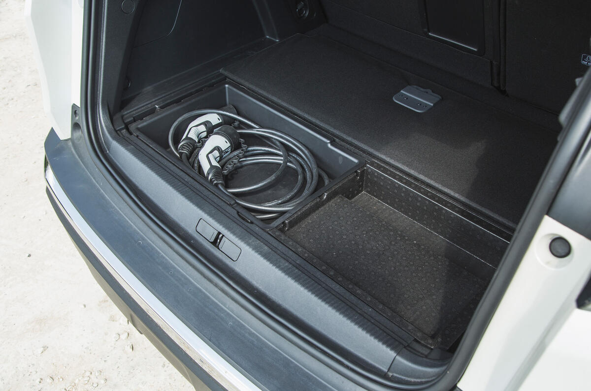 23 Peugeot 3008 2021 RT boot under floor 23 Peugeot 3008 2021 RT boot under floor