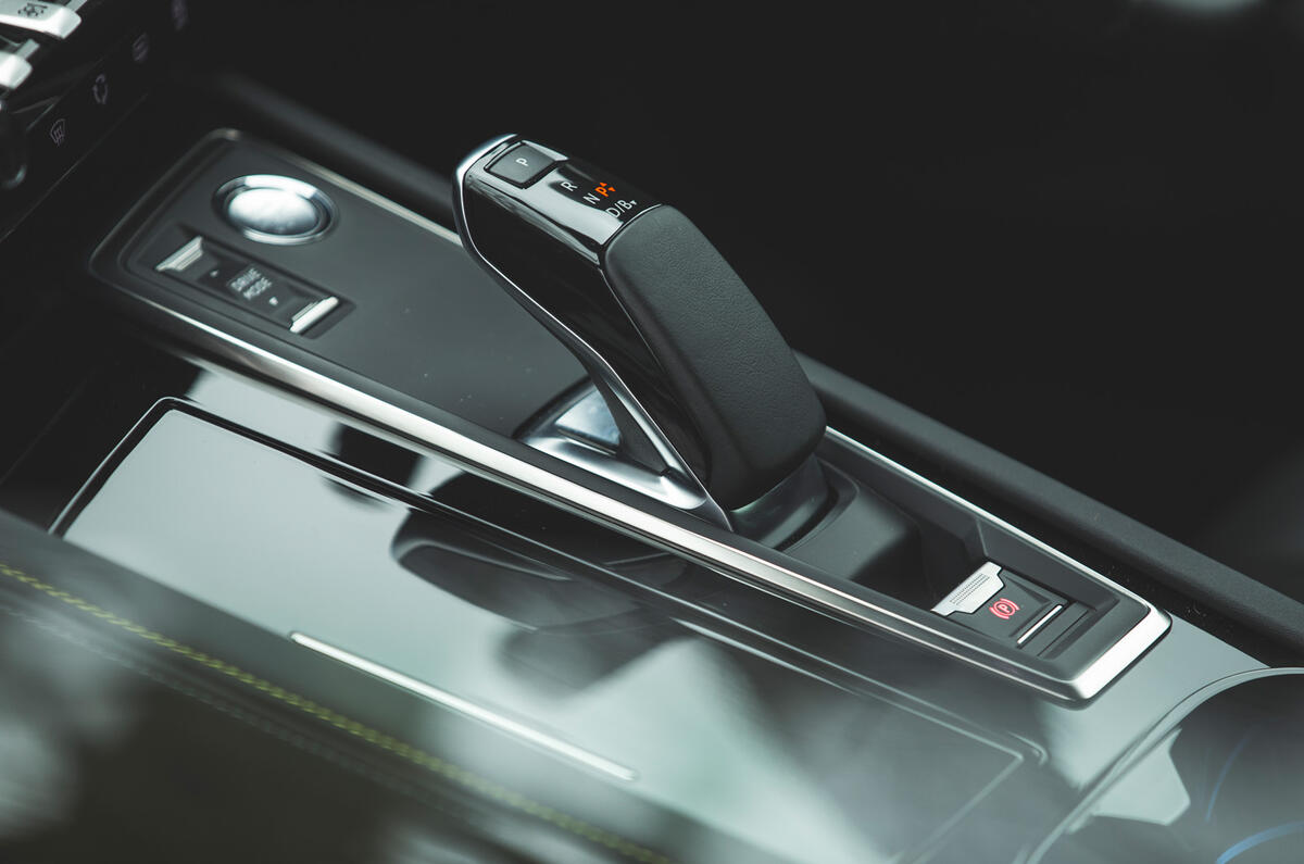 23 Peugeot 508 PSE SW 2021 RT centre console