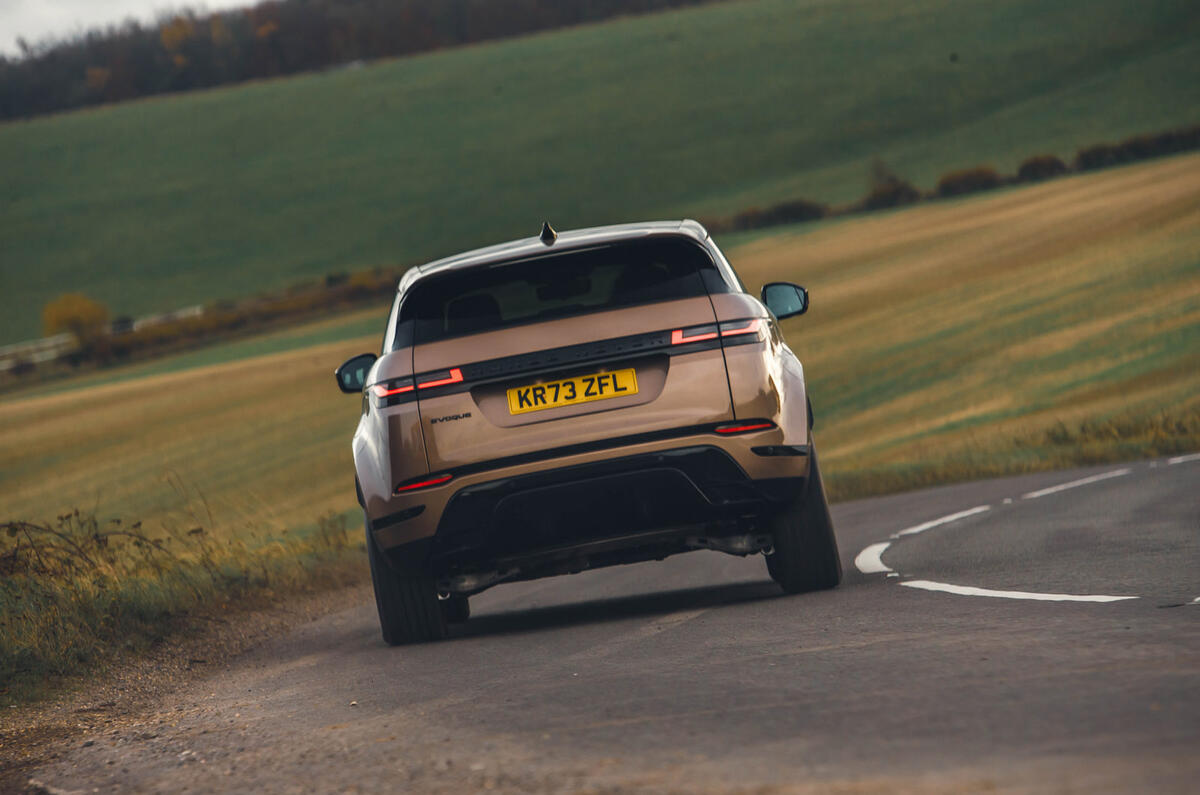 23 Range Rover Evoque RT 2024 rear cornering