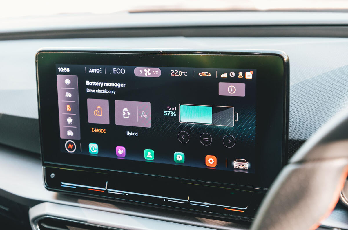 Seat Leon eHybrid 2020 road test review - battery indicator