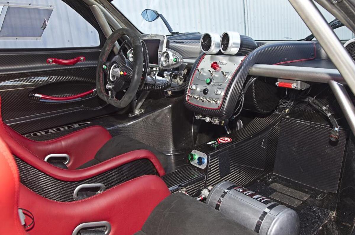 Pagani Zonda R interior