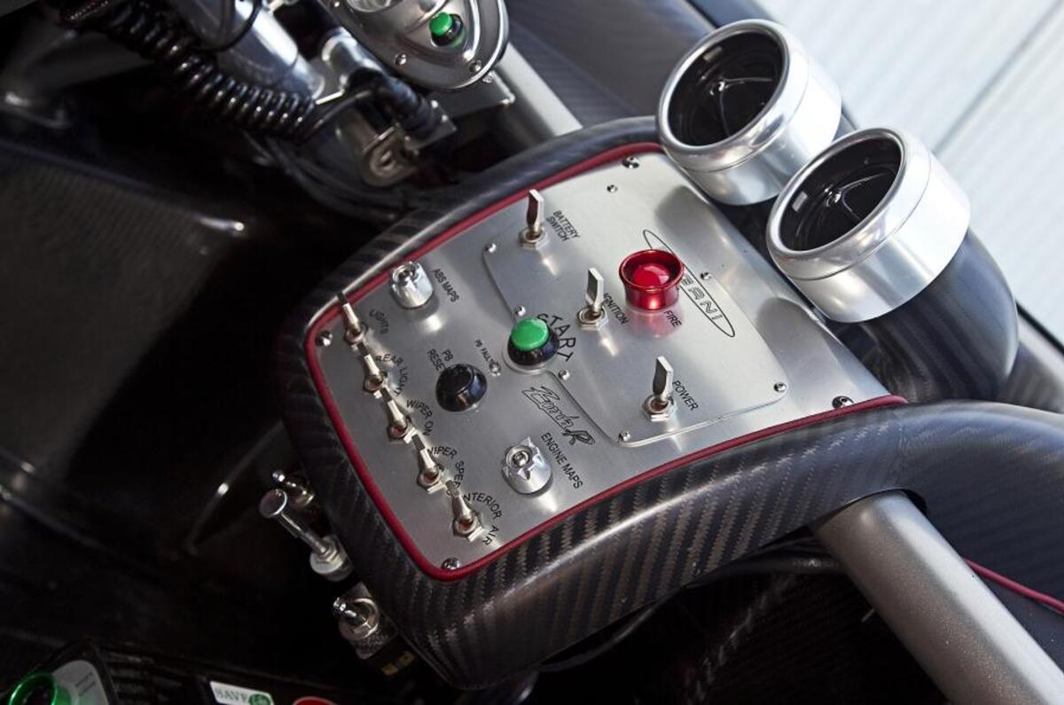 Pagani Zonda R centre console