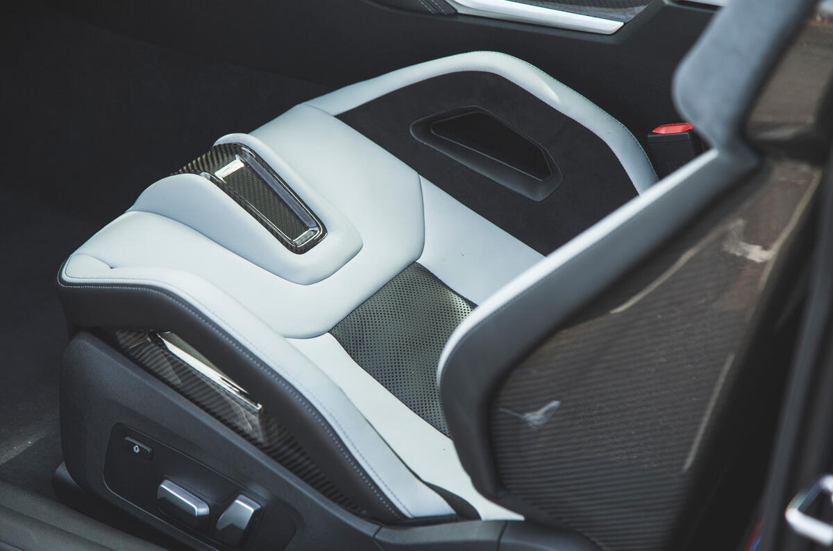 24 BMW M4 Competition 2021 RT seat buckets