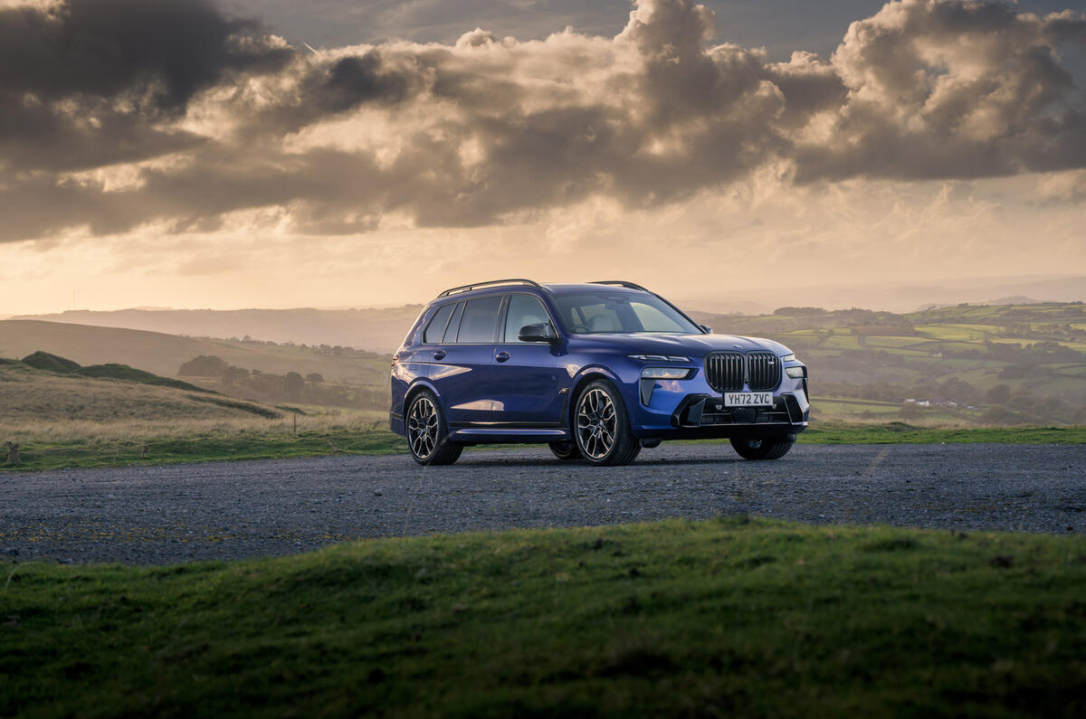 24 BMW X7 M60i RT 2023 static front moody skies 24 BMW X7 M60i RT 2023 static front moody skies