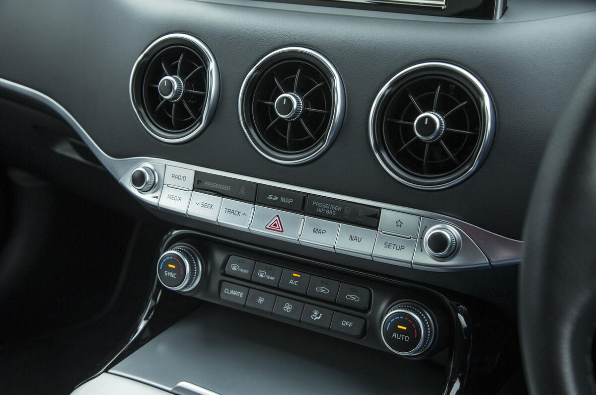 Kia Stinger GT line 2018 review centre console