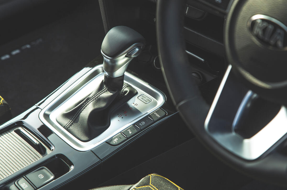 Kia Xceed 2019 road test review - centre console