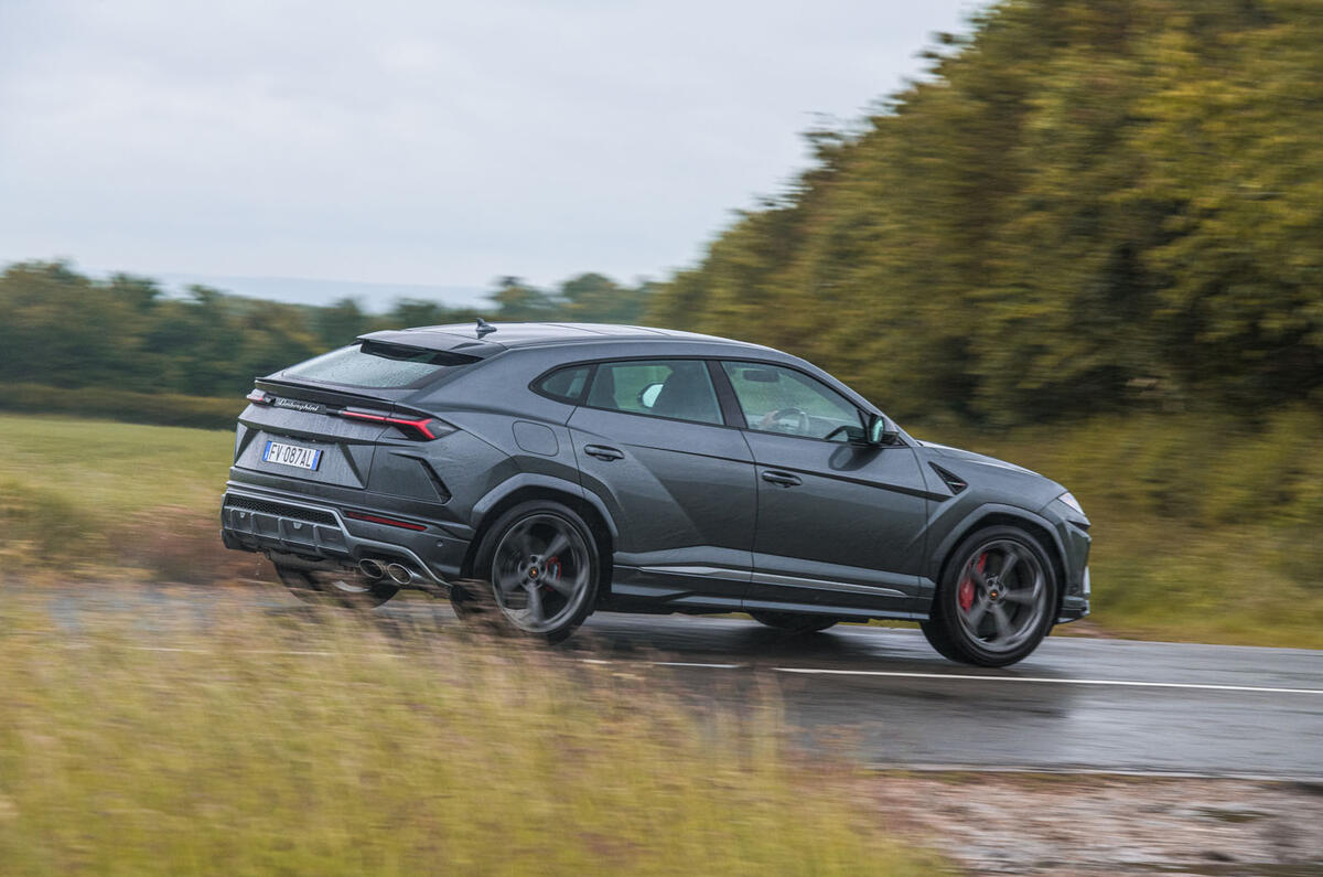 Lamborghini Urus 2019 road test review - on the road side